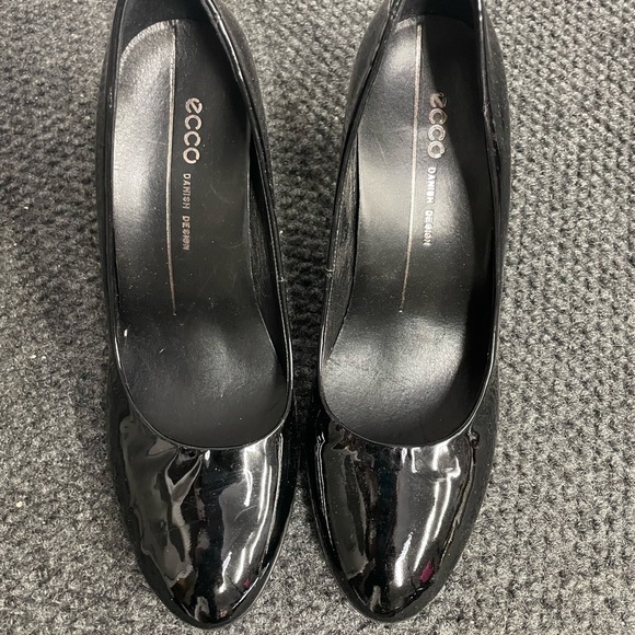 Ecco Patent Leather Pumps Heels Size 6.5/7 - Picture 2 of 5